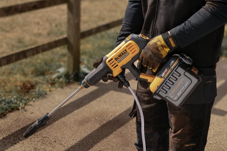 Zastosowanie myjki ciśnieniowej bezprzewodowej 54V XR 103 Bar DeWalt DW-DCMPW1000N BODY