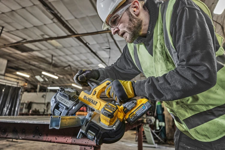 Zastosowanie Pilarki taśmowej do metalu 18V XR 899mm DeWALT DCS378N