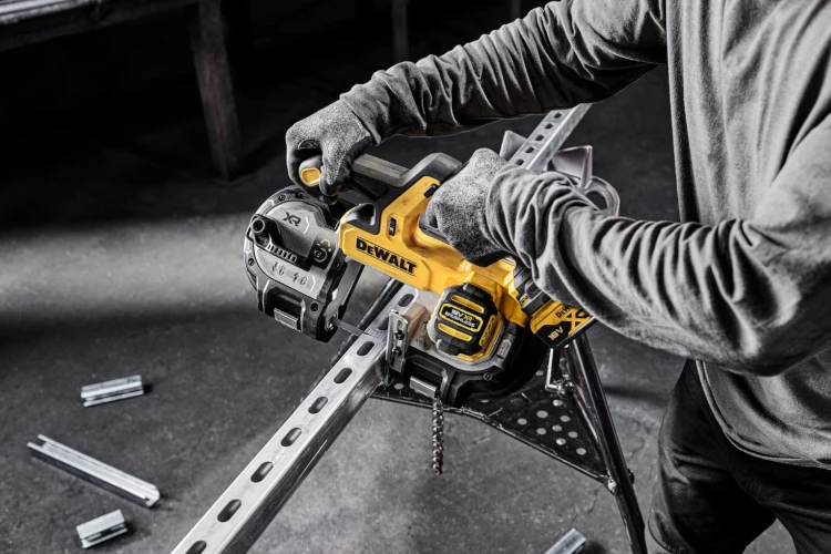 Zastosowanie Pilarki taśmowej DeWALT DCS378N