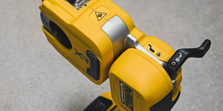 Przecinarka do rur miedzianych Dewalt DCE154 zastosowanie