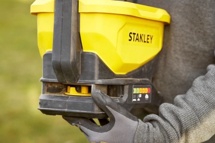 Zastosowanie siewnika rozsiewacza Stanley STCOE300B