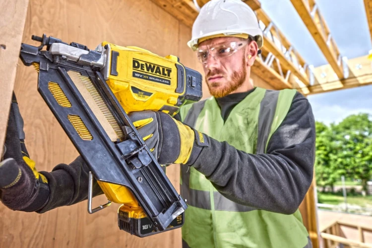 gwoździarka do konstrukcji szkieletowych Dewalt DCN930 zastosowanie