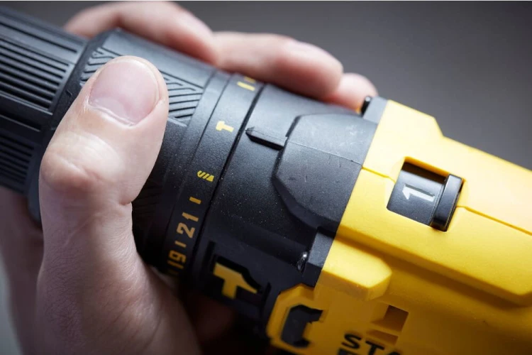 Wkrętarka udarowa 18V 2Ah 50Nm FatMax V20