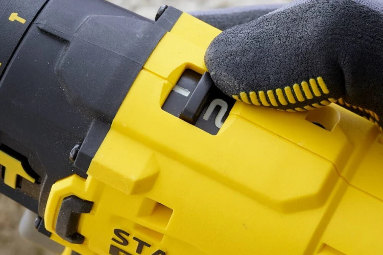 STANLEY SFMCD711BK Wiertarko Wkrętarka udarowa 18V 2x 2Ah 50Nm