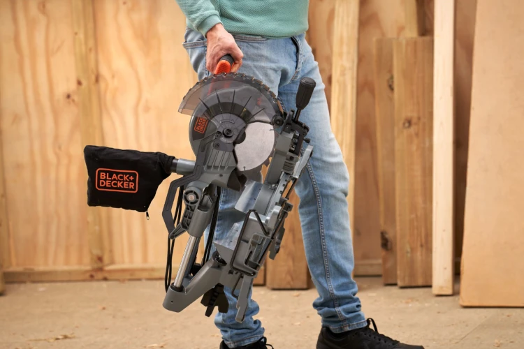 Zastosowanie ukośnicy sieciowej 1500W 216mm pilarka ukosowa Black Decker BES701