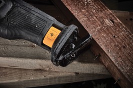 Zastosowanie DeWALT DCS386N Piły szablastej akumulatorowej lisica 18V XR body