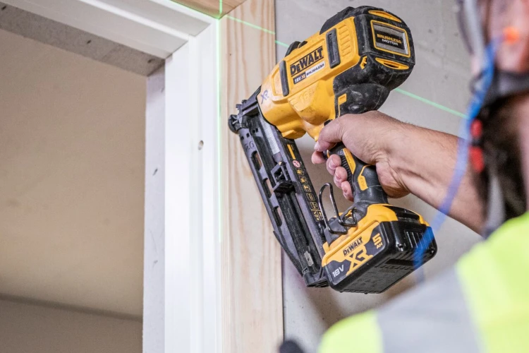 DeWALT Gwoździarka 18V body DCN660N Zastosowanie