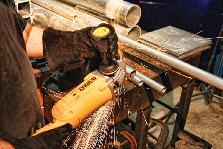 zastosowanie Szlifierki kątowej Dewalt DWE496