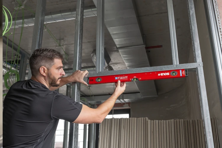Zastosowanie poziomicy magnetycznej  aluminiowej REDM3 magnetic 60 cm SOLA 01812801