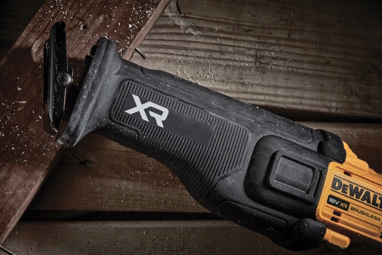 Zastosowanie DeWALT DCS386N Piły szablastej akumulatorowej bezszczotkowej lisica 18V XR body
