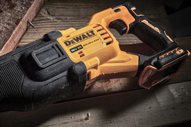 Zastosowanie DeWALT DCS386N Piły szablastej 18V XR body
