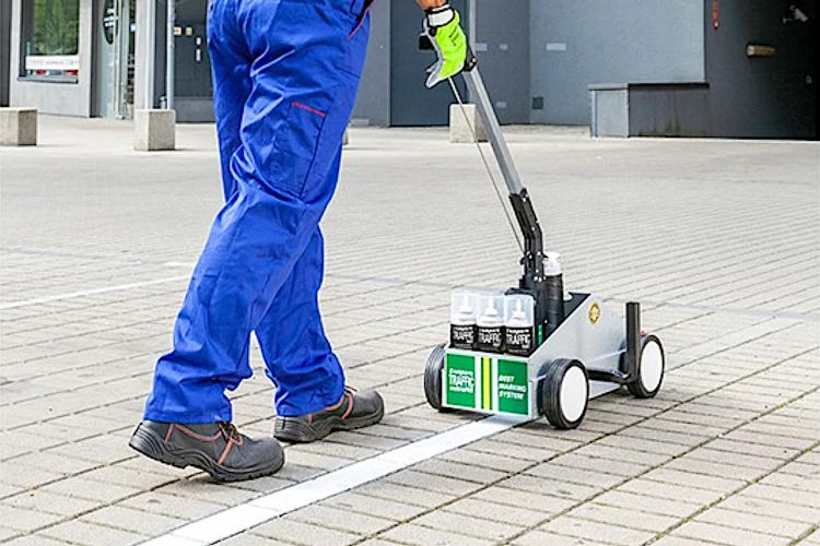 AMPERE Farba do malowania linii biała 500ml 1szt. TRAFFIC EXTRA PAINT Zastosowanie