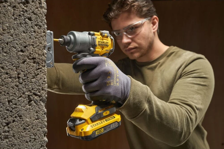zastosowanie zakrętarki udarowej Stanley SFMCF830B