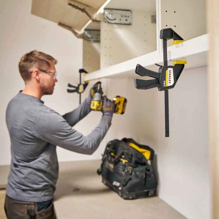 Zastosowanie ścisku jednoręcznego automatycznego STANLEY FATMAX M 63 kg FMHT83271-0