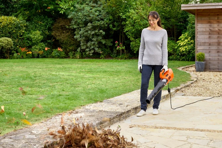 zastosowanie dmuchawy Black Decker BEBL185