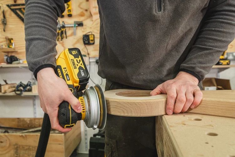 Szlifierka mimośrodowa DEWALT DCW211 zastosowanie