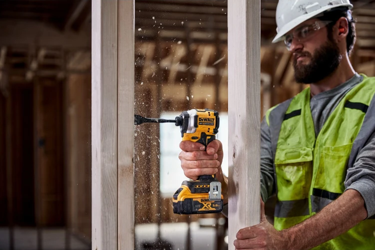 zastosowanie zakrętarki udarowej Dewalt DCF850