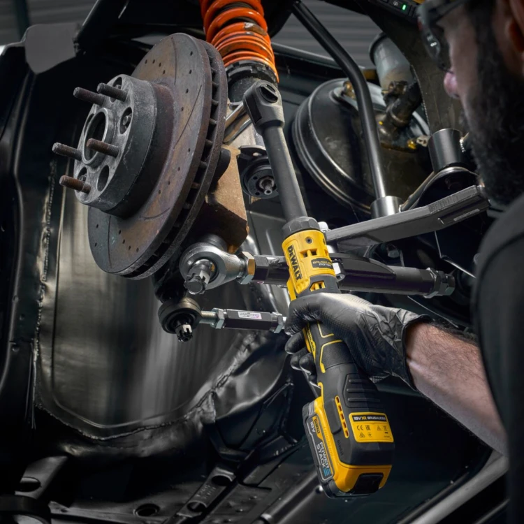 Zastosowanie grzechotki akumulatorowej DeWALT DCF512EN 18V 1/2"