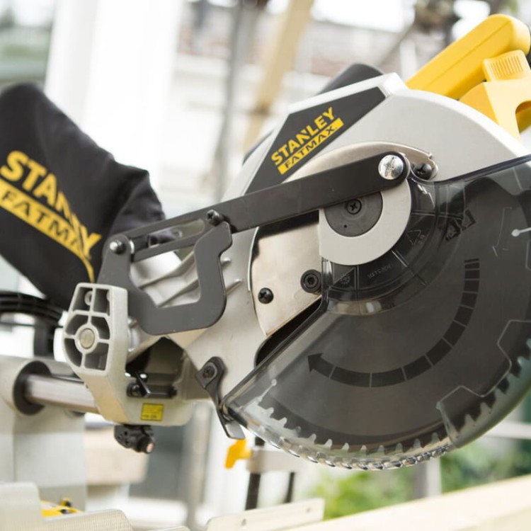 Stanley Fatmax FME720 Pilarka ukośna 2000W 230V