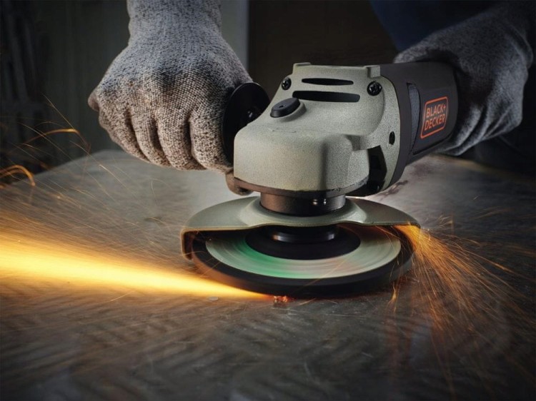 zastosowanie szlifierki kątowej 125mm Black Decker KG1202