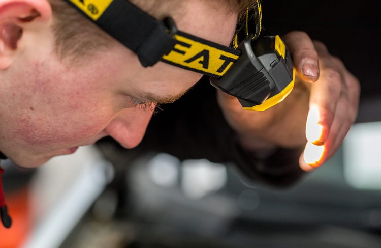 STANLEY FMHT81509-0 Latarka czołowa FatMax 200 lumenów