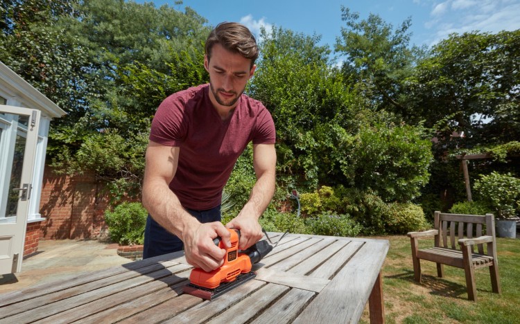 BLACK DECKER BEW220 Szlifierka oscylacyjna 150W + papier ścierny P100