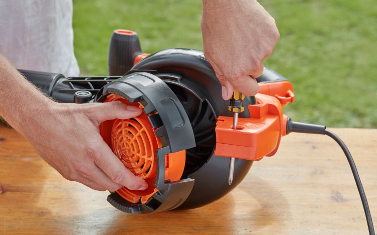 zastosowanie dmuchawy Black Decker BEBLV300