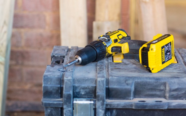 STANLEY FMC625D2 wkrętarka akumulatorowa 18V 2 x 2.0 Ah + kufer