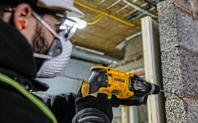 zastosowanie młotowiertarki SDS-Plus DEWALT D25133K