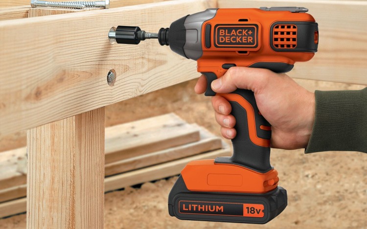 zakrętarka udarowa Black Decker BDCIM18