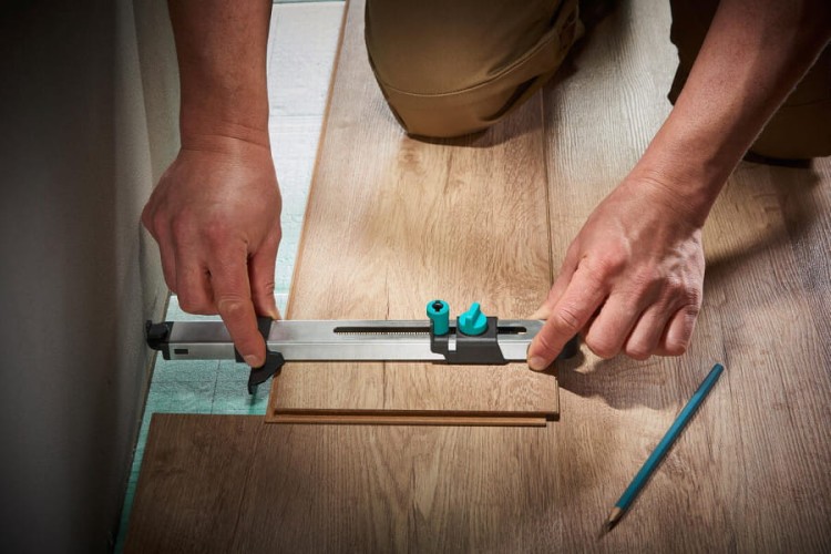 zastosowanie przymiaru do paneli laminowanych WOLFCRAFT 6952000