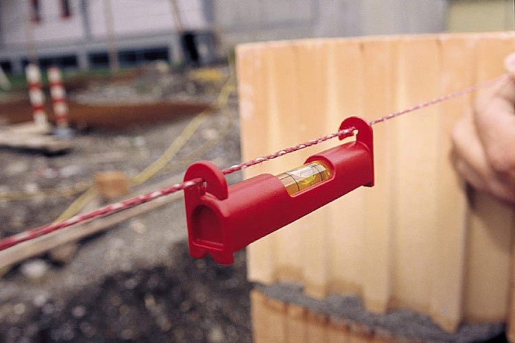 Zastosowanie poziomicy sznurkowej SOLA 01431001