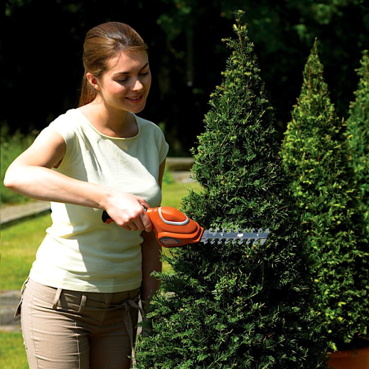 zastosowanie nożyc do trawy 7V 1,5Ah BLACK DECKER GSL700