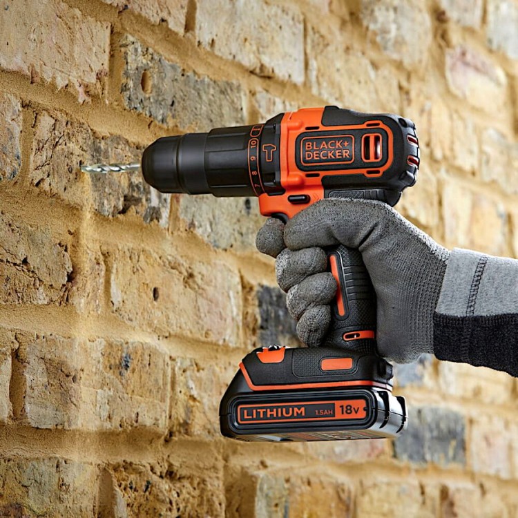 Zastosowanie wiertarko-wkrętarki BLACK DECKER BCD700N