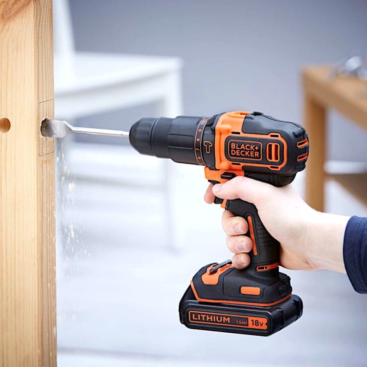 Zastosowanie wiertarko-wkrętarki BLACK DECKER BCD700N