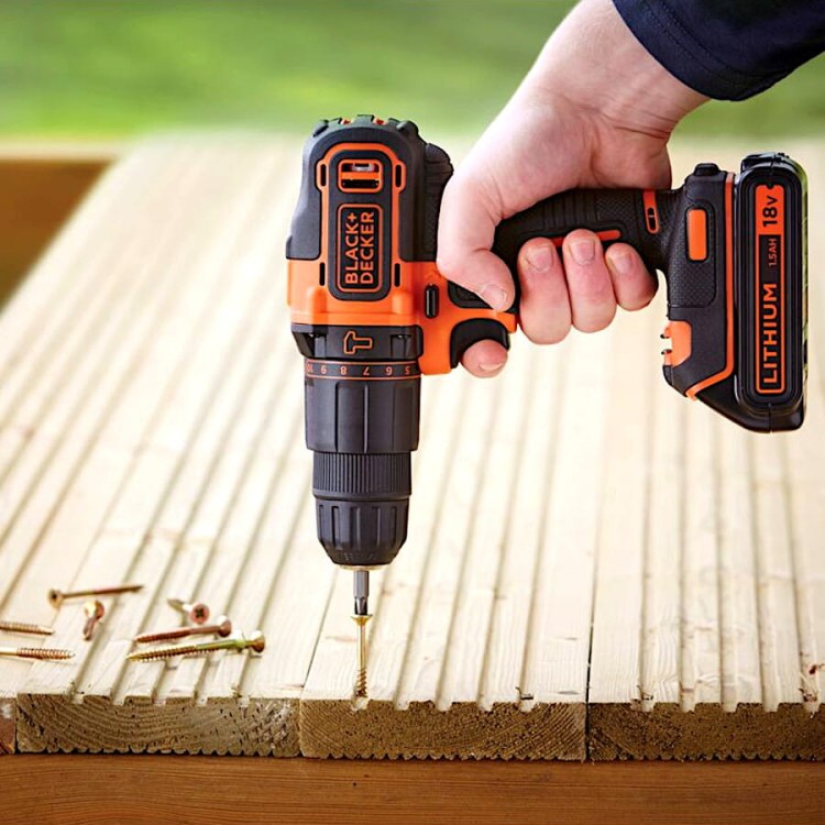 Zastosowanie wiertarko-wkrętarki BLACK DECKER BCD700N