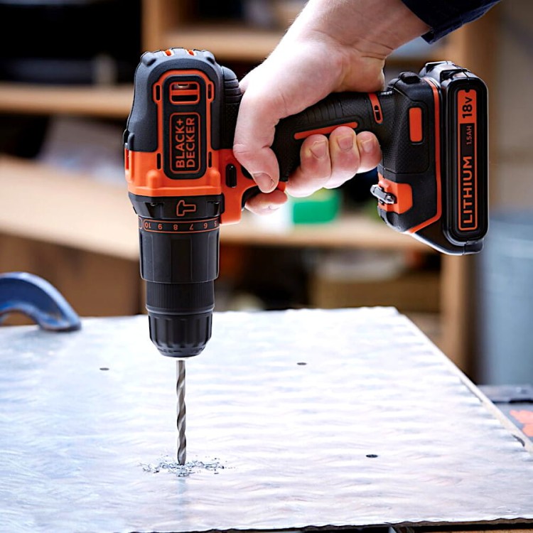 Zastosowanie wiertarko-wkrętarki BLACK DECKER BCD700N