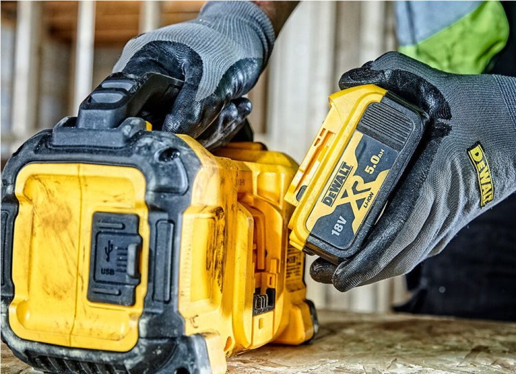 DEWALT DCR011 Głośnik akumulatorowy XR 12/14,4/18V
