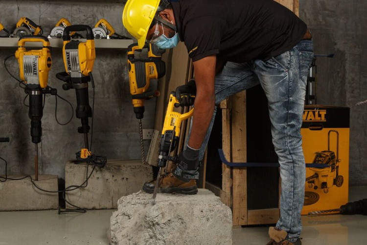 zastosowanie młotowiertarki DEWALT DCH133