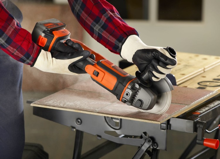 zastosowanie szlifierki kątowej akumulatorowej 125mm 18V Black Decker BCG720