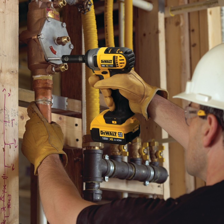 DeWALT DCF880