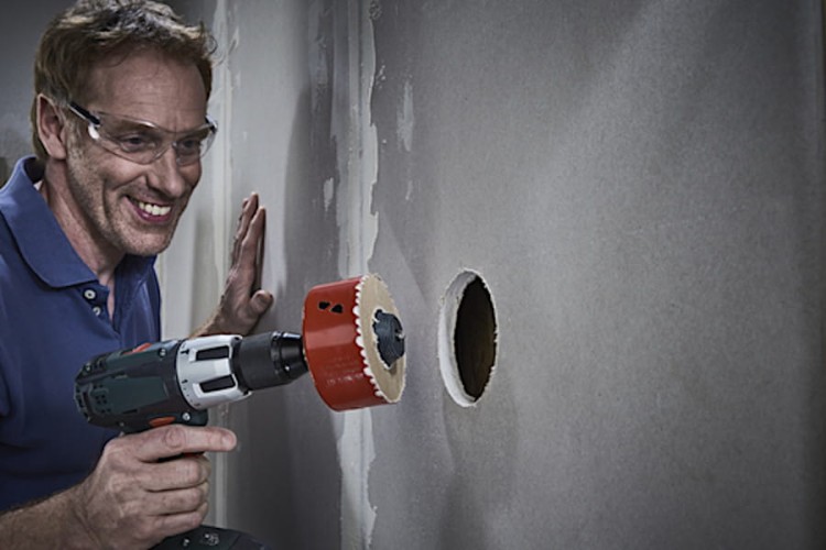 Zastosowanie adaptera do powiększania otworów WOLFCRAFT 5952000
