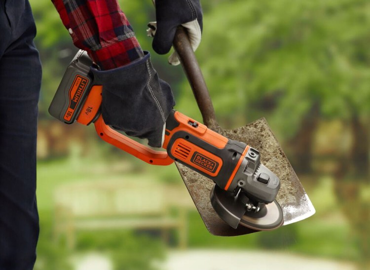 zastosowanie szlifierki kątowej akumulatorowej 125mm 18V Black Decker BCG720