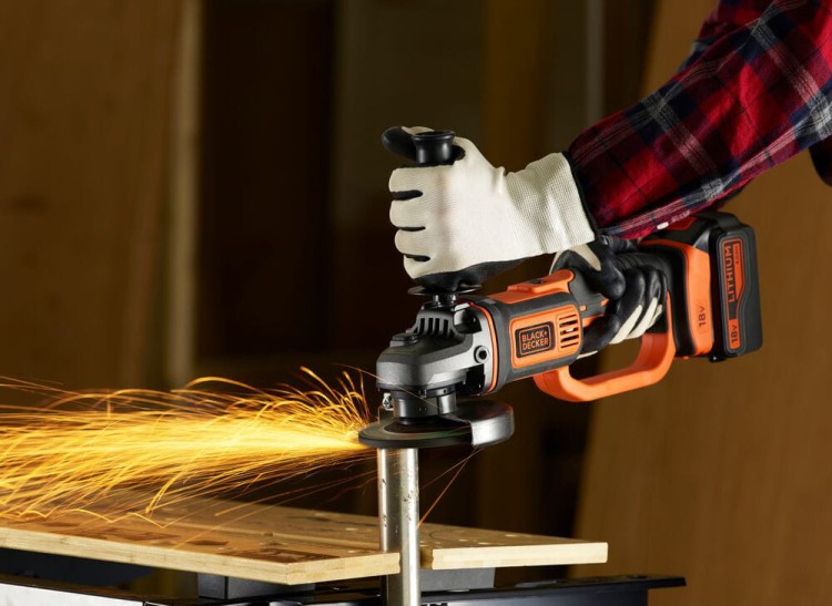 zastosowanie szlifierki kątowej Black Decker BCG720