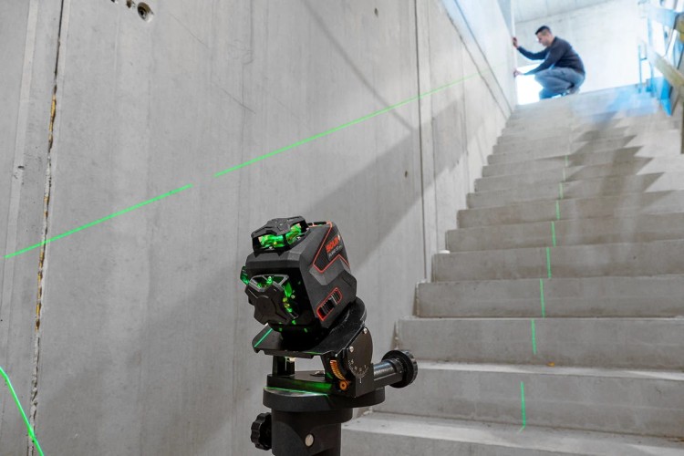 SOLA Laser krzyżowy zielony PLANO 3D GREEN 360° w walizce