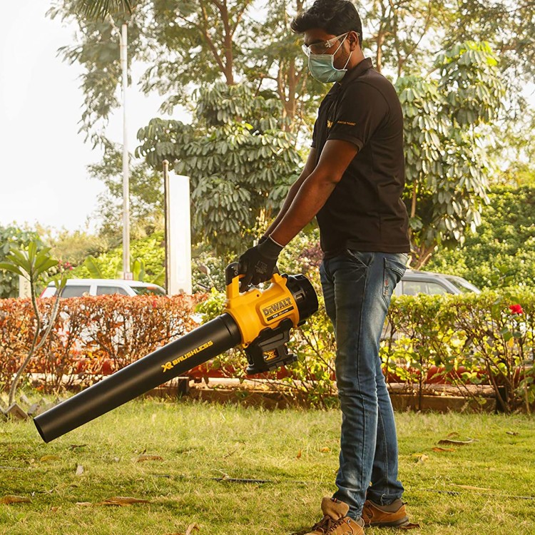 Zastosowanie dmuchawy akumulatorowej DEWALT DCM562PB 18V