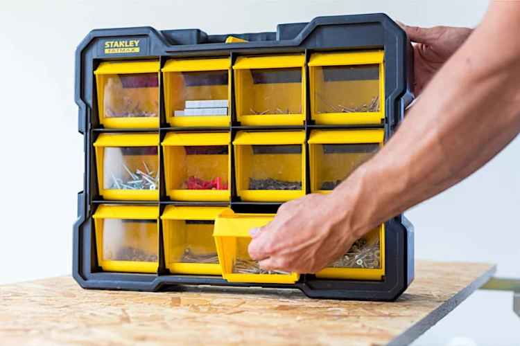 Zastosowanie organizera STANLEY FatMax Flip Bin