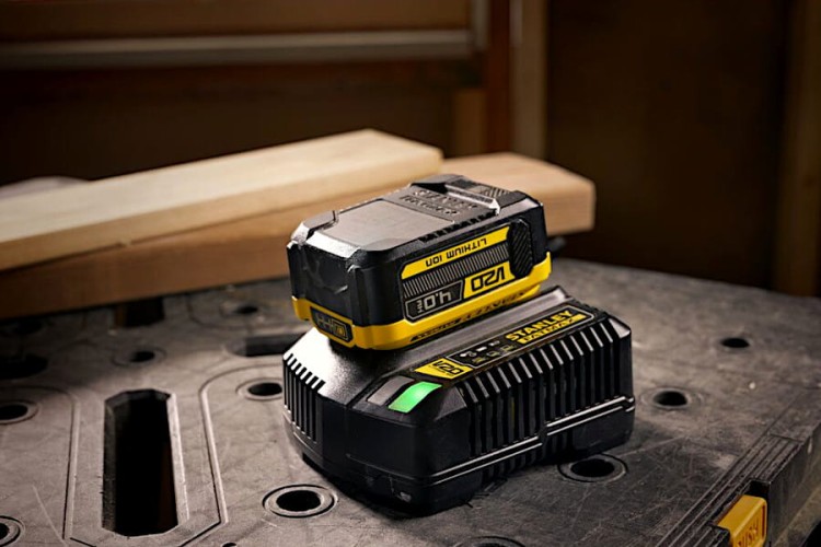 akumulator i ładowarka