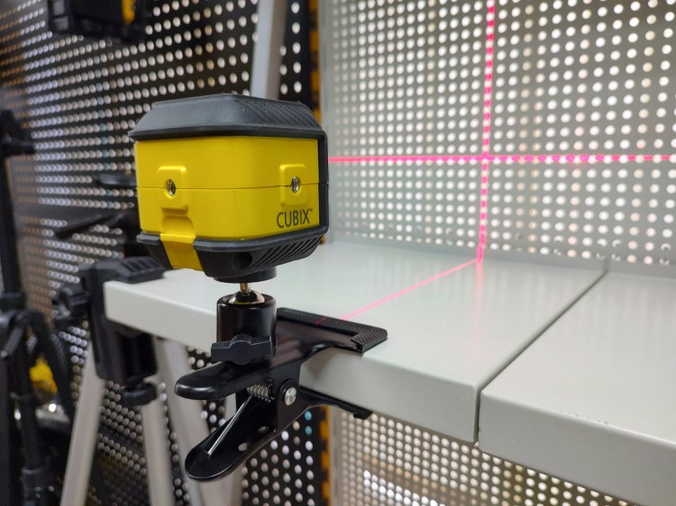 Uchwyt klamerkowy 1/4" do laserów krzyżowych poziomicy