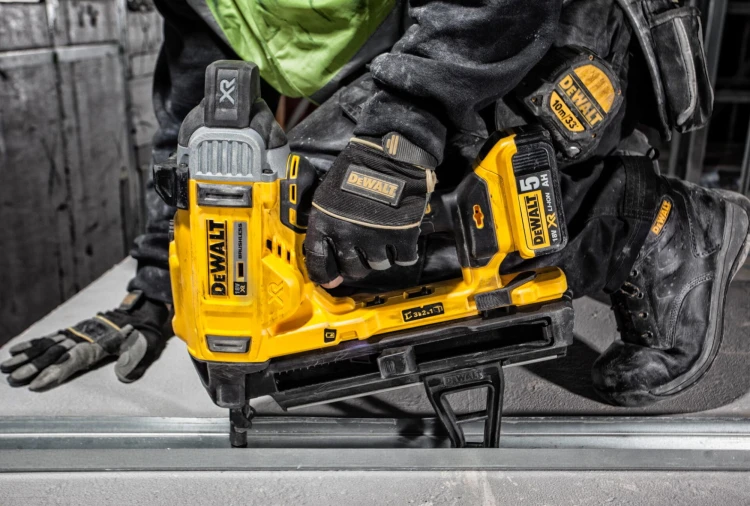 DEWALT DCN890